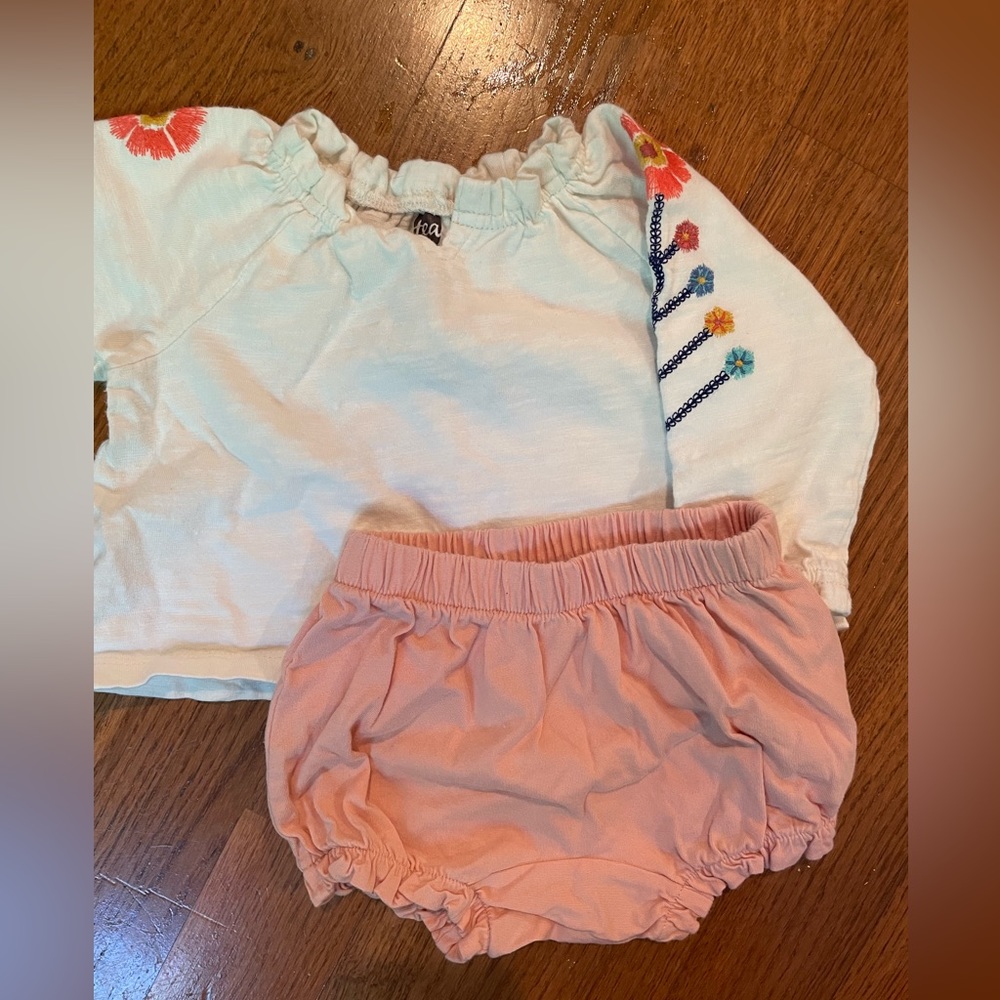 Tea Collections Boho Set- Top and Bloomers- Size 3-6 months- Like New